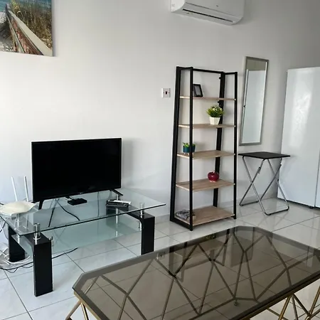 One Bedroom Apartment, Molos Complex - By Noma Stays Cyprus Appartement *