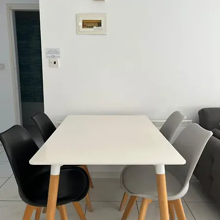 One Bedroom Apartment, Molos Complex - By Imh Travel & Tours 아파트 파포스